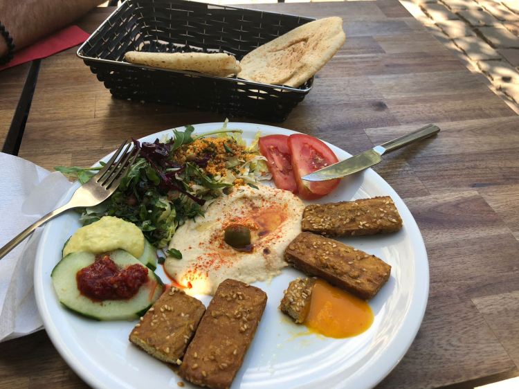 Haroun al Rachid: vegan halloumi